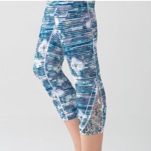 1235-Lululemon True Self Crop II